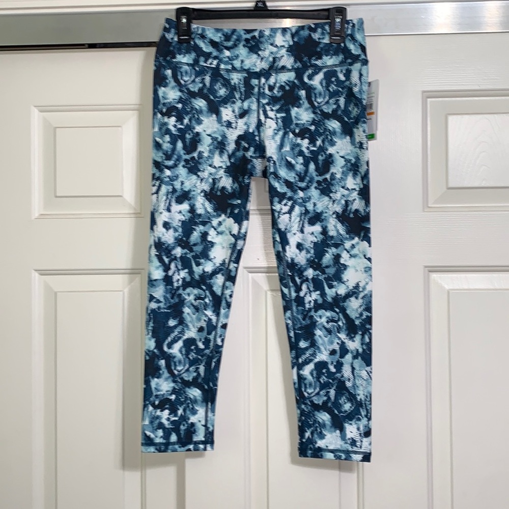 GAIAM NWT Om Yoga Capri Luna Print